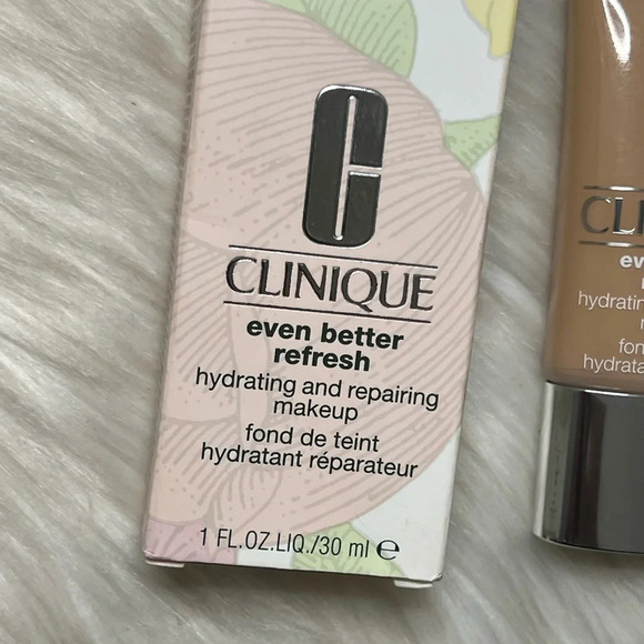 🤍Clinique Even Better Refresh Hydrating and Repairing Makeup🤍 - Picture 6 of 9